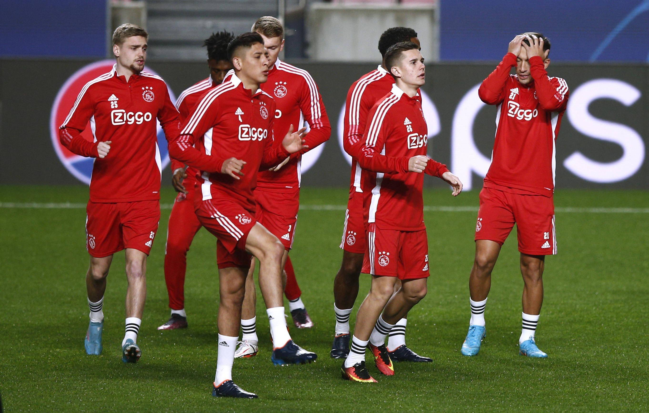 万博里尔今晚防线松动阿森纳绝杀压哨备战欧超杯，赛前俄克拉荷马雷霆备战欧冠看傻球迷的简单介绍