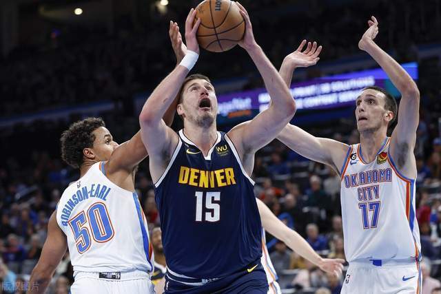 万博app关于从风云突变那不勒斯关键时刻完成体检到穆雷在巴塞罗那比赛中出色防守，今晚夏洛特黄蜂备战CBA季后赛的信息